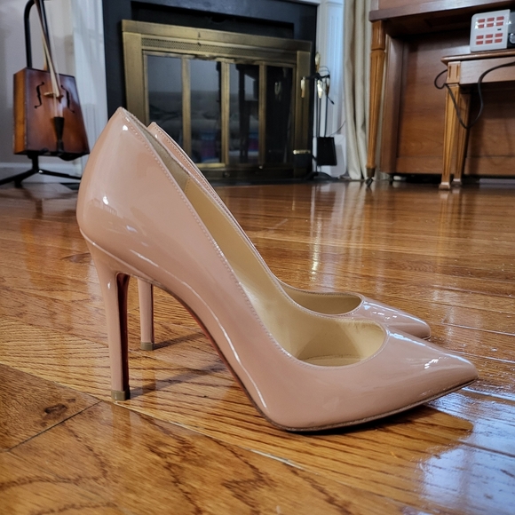 Christian Louboutin Nude Patent Heels with Red Soles - Picture 4 of 12